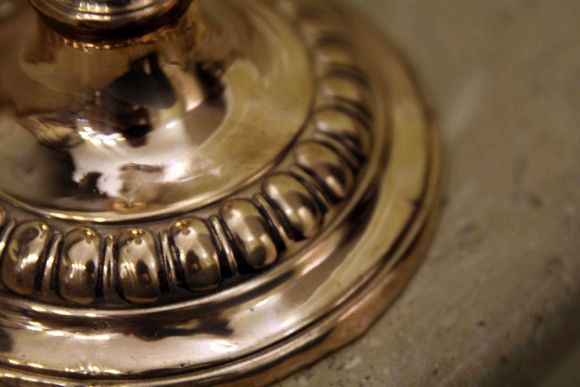 Завораживающий антикварный подсвечник из меди