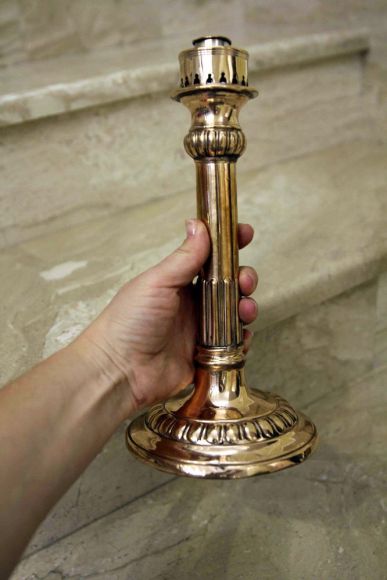 Завораживающий антикварный подсвечник из меди