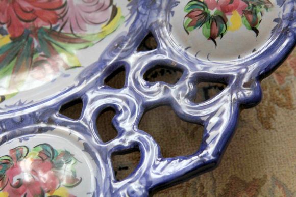 Фарфоровая настенная тарелка расписанная в ручную