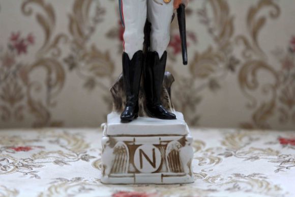 Солдат французской армии. Фарфор