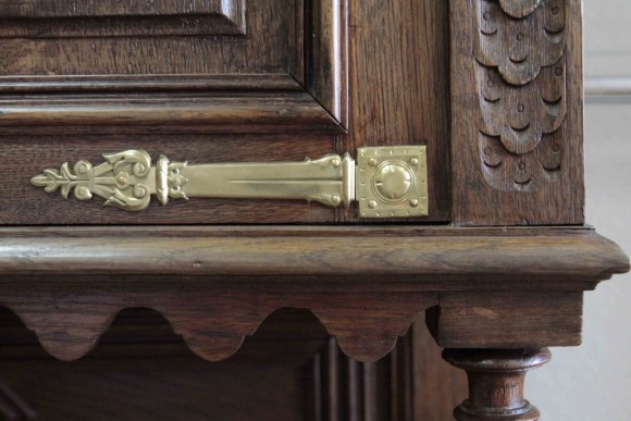 Антикварный буфет в готическом стиле. Европа. Конец 19 века.