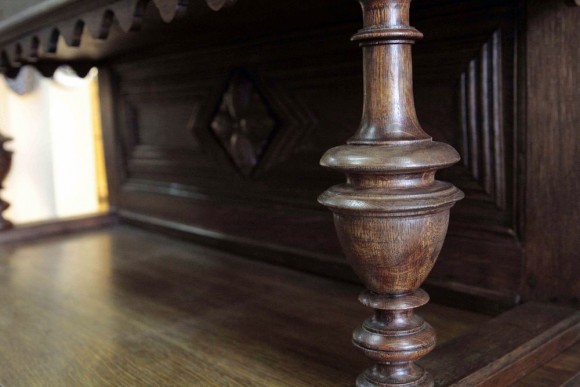 Антикварный буфет в готическом стиле. Европа. Конец 19 века.