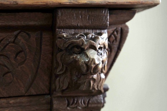 Антикварный буфет в готическом стиле. Европа. Конец 19 века.