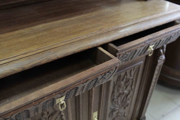 Антикварный буфет в готическом стиле. Европа. Конец 19 века.