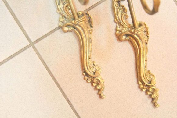 Изящная пара антикварных бра. Латунное литье