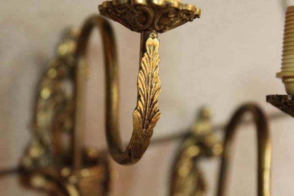 Изящная пара антикварных бра. Латунное литье