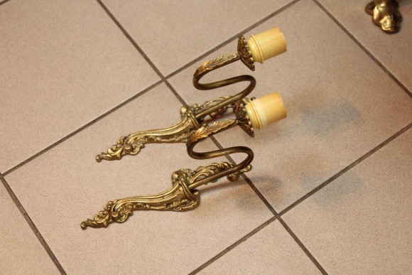 Изящная пара антикварных бра. Латунное литье