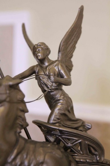 Очень красивые антикварные каминные часы.Европа. Начало 20 века