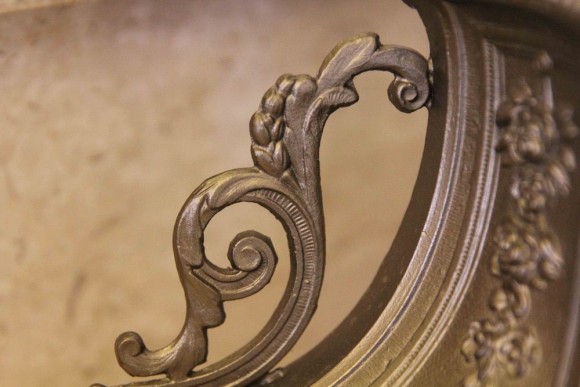 Очень красивые антикварные каминные часы.Европа. Начало 20 века