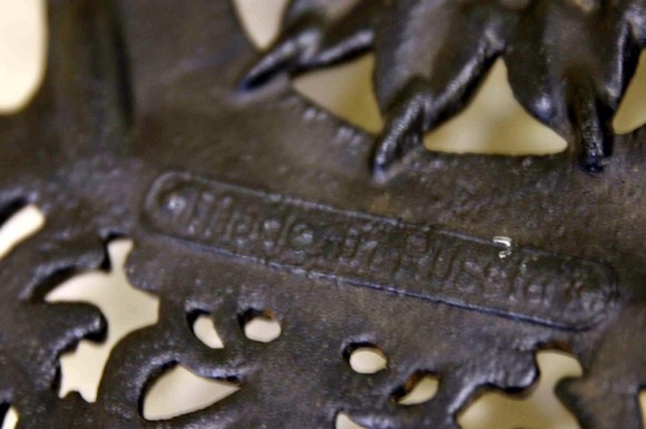 Прекрасная ажурная подставка из Каслинского литья. Россия, начало 20 века