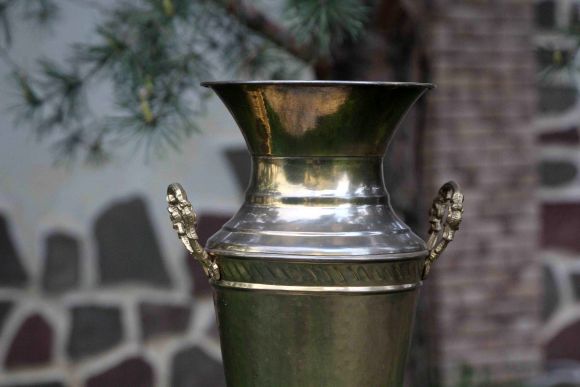 Изящная латунная зонтница в патине. Европа