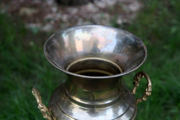 Изящная латунная зонтница в патине. Европа