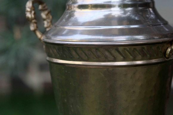 Изящная латунная зонтница в патине. Европа