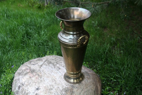 Изящная латунная зонтница в патине. Европа