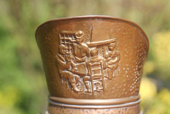 Голландский старинный зольник с традиционными мотивами