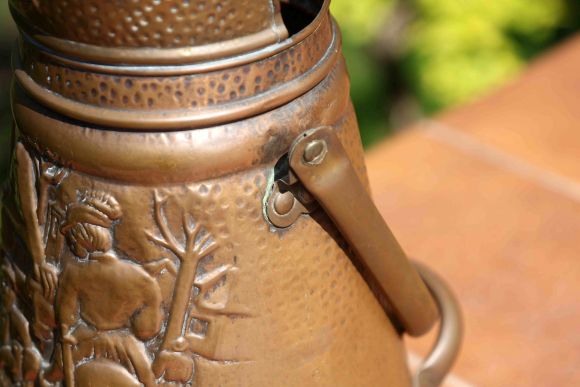 Голландский старинный зольник с традиционными мотивами