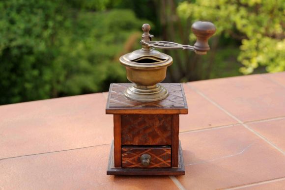 Деревянная кофемолка очень мелкого помола