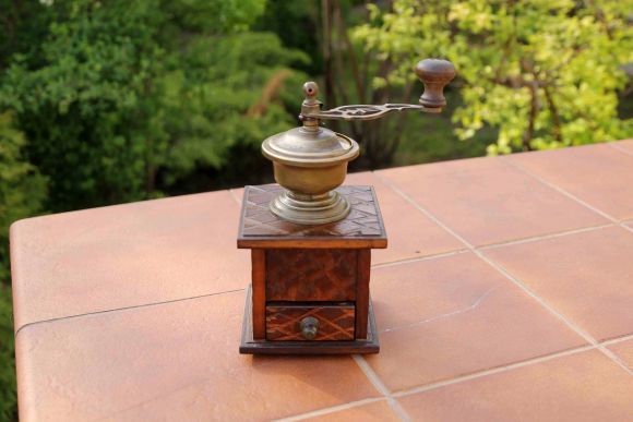 Деревянная кофемолка очень мелкого помола