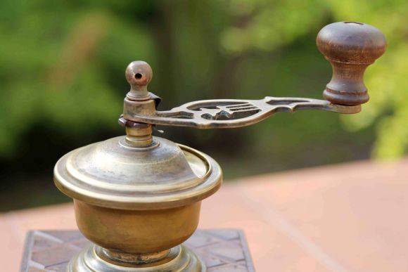 Деревянная кофемолка очень мелкого помола