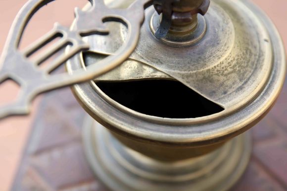 Деревянная кофемолка очень мелкого помола