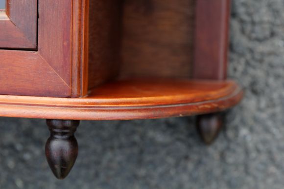 Пара интересных витрин из дерева. Европа. Начало 20 века