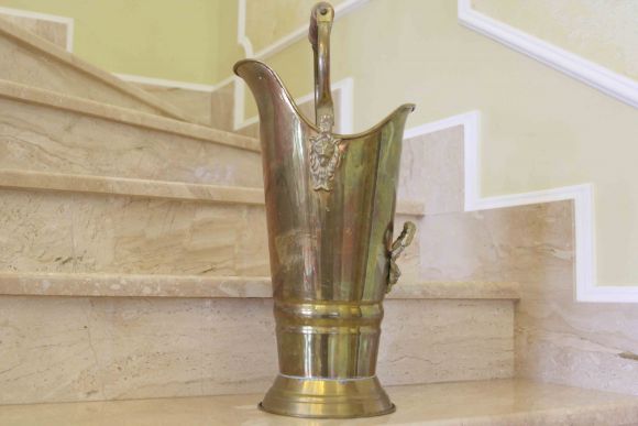 Старинный латунный зольник для камина или печи. Европа. Начало 20 века.