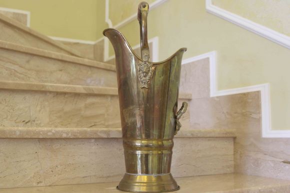 Старинный латунный зольник для камина или печи. Европа. Начало 20 века.