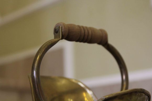 Старинный латунный зольник для камина или печи. Европа. Начало 20 века.