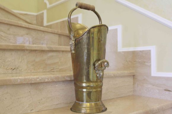 Старинный латунный зольник для камина или печи. Европа. Начало 20 века.