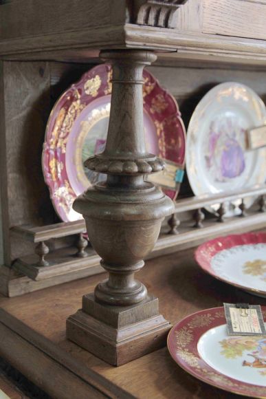 Узкий ореховый буфет с витражами .Европа. Начало 20 века