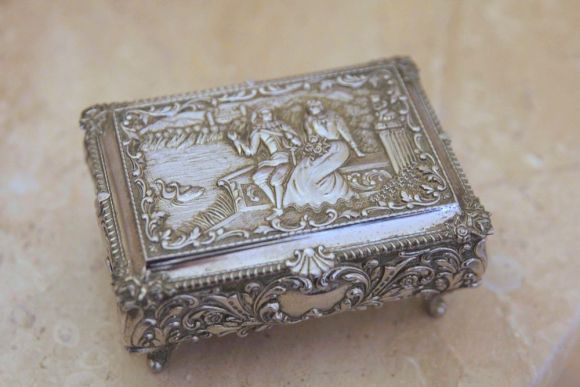 Замечательная ретро шкатулка для украшений. Европа. Начало 20 века