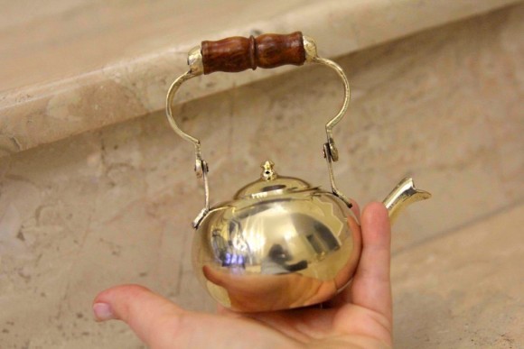 Очаровательный миниатюрный антикварный чайничек. ЕВропа. Латунь