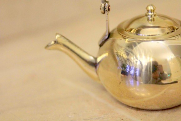 Очаровательный миниатюрный антикварный чайничек. ЕВропа. Латунь