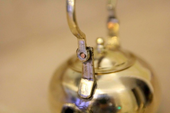 Очаровательный миниатюрный антикварный чайничек. ЕВропа. Латунь