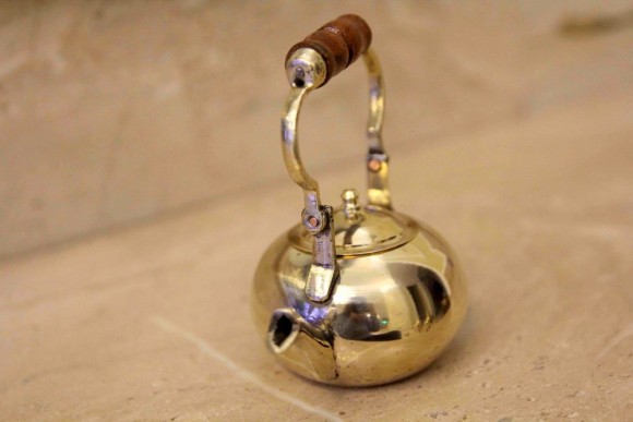 Очаровательный миниатюрный антикварный чайничек. ЕВропа. Латунь