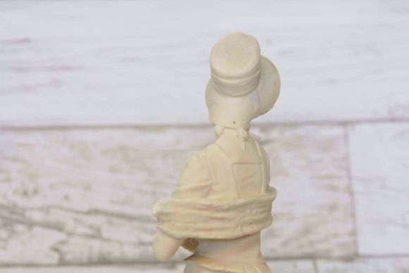 Винтажная статуэтка дама в шляпке - Бисквитный фарфор