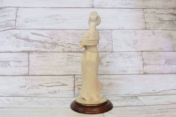 Винтажная статуэтка дама в шляпке - Бисквитный фарфор