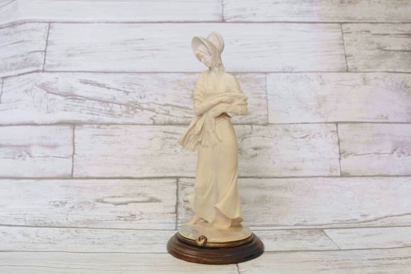 Винтажная статуэтка дама в шляпке - Бисквитный фарфор