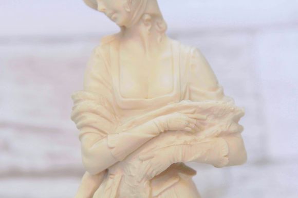 Винтажная статуэтка дама в шляпке - Бисквитный фарфор