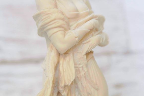 Винтажная статуэтка дама в шляпке - Бисквитный фарфор