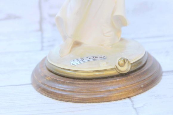 Винтажная статуэтка дама в шляпке - Бисквитный фарфор