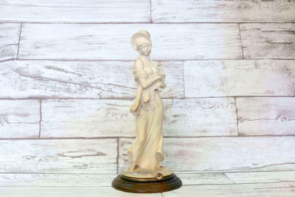 Винтажная статуэтка дама в шляпке - Бисквитный фарфор