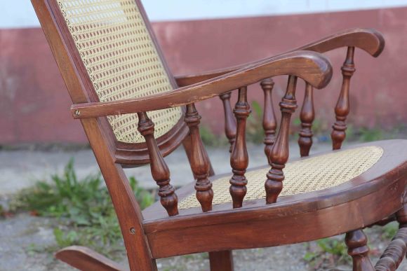 Замечательное винтажное кресло-качалка. Европа. 20 век.