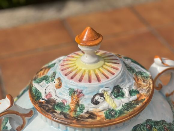 Старинная супница Каподимонте. Европа. Начало 20 века