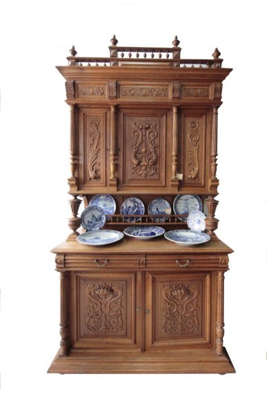 Антикварный шкаф из ореха.После реставрации.  Европа. Начало 20 века