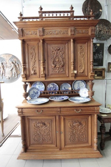 Антикварный шкаф из ореха.После реставрации.  Европа. Начало 20 века