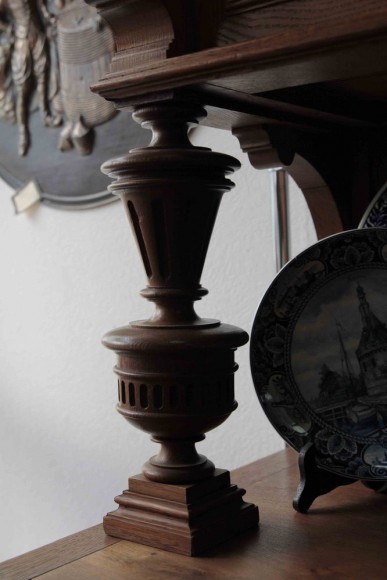 Антикварный шкаф из ореха.После реставрации.  Европа. Начало 20 века