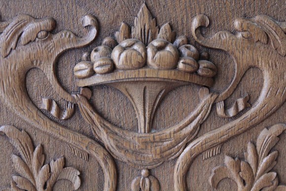 Антикварный шкаф из ореха.После реставрации.  Европа. Начало 20 века