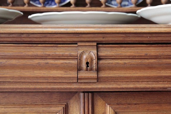 Антикварный шкаф из ореха.После реставрации.  Европа. Начало 20 века