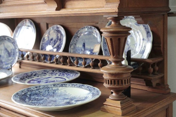 Антикварный шкаф из ореха.После реставрации.  Европа. Начало 20 века